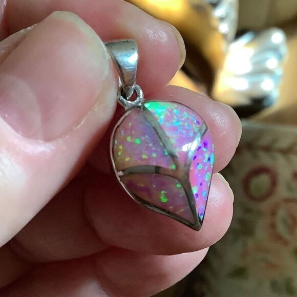 Sterling SILVER 925 AUSTRALIAN FIERY PINK OPAL LEAF PENDANT NEW​​ - Picture 2 of 9